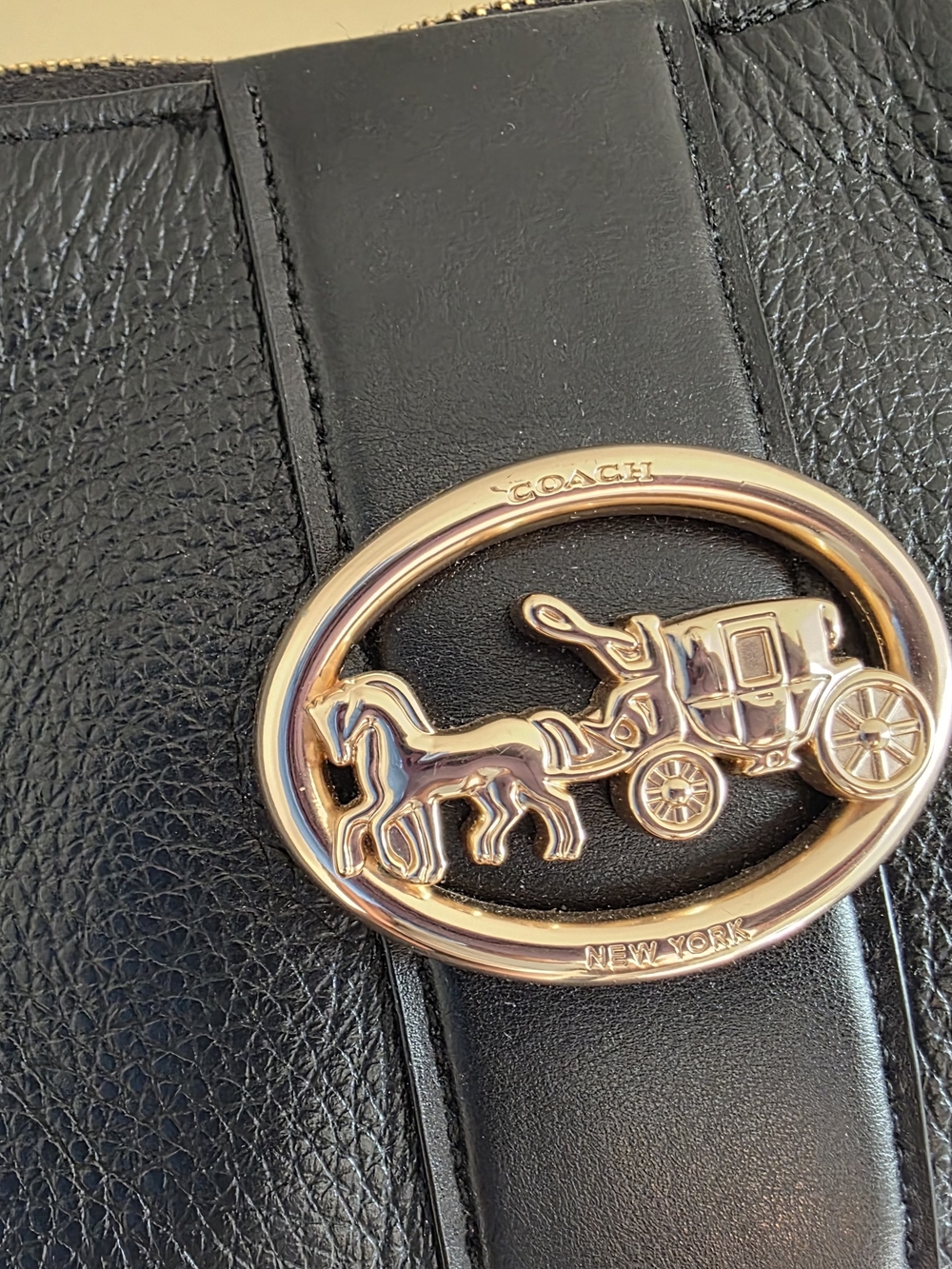 Coach Black Leather Shoulder Bag with Gold Horse & Carriage Logo - Picture 5 of 8